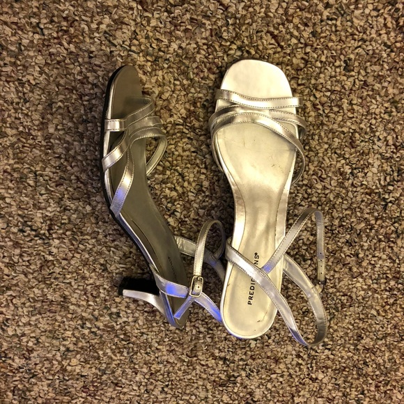 Silver Heels - Picture 3 of 3